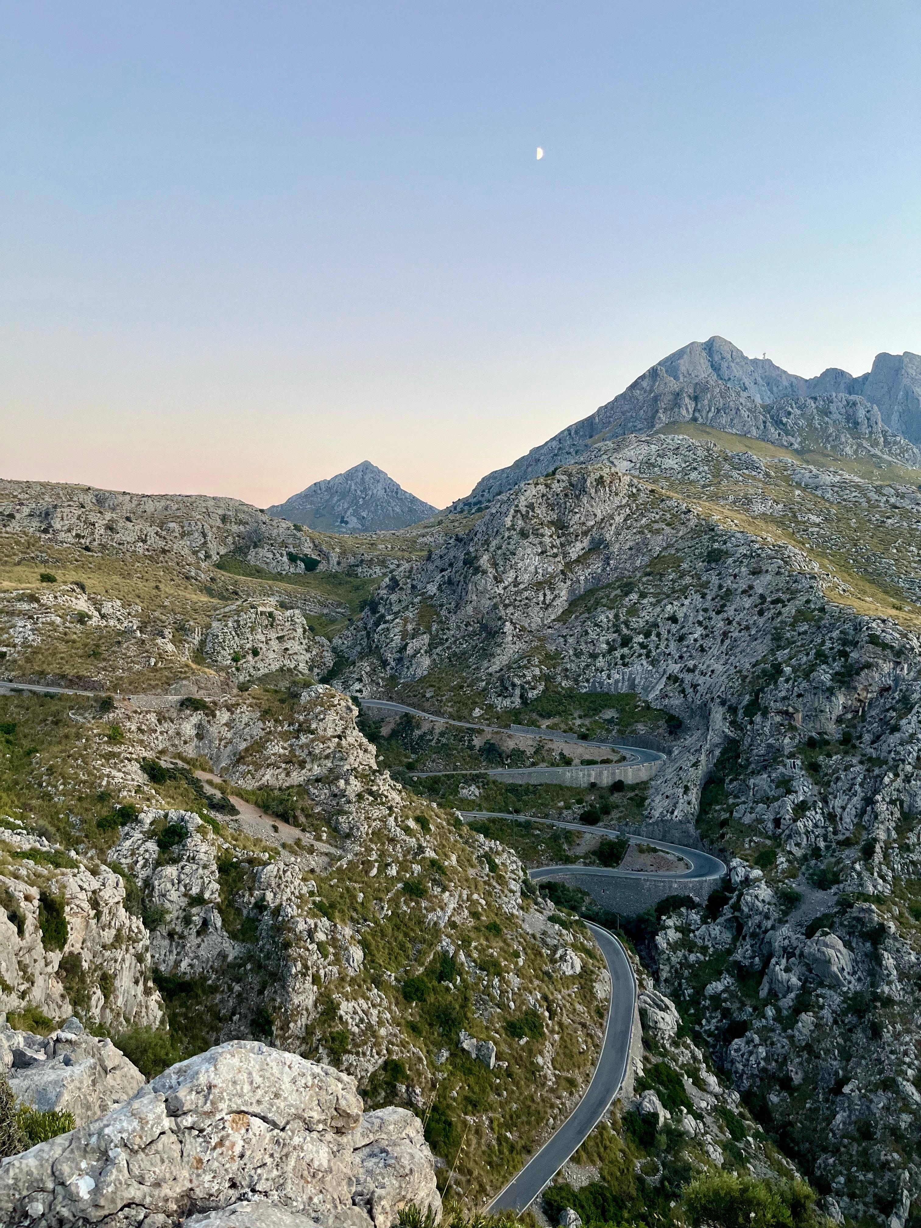Luna sobre la Serra de Tramuntana