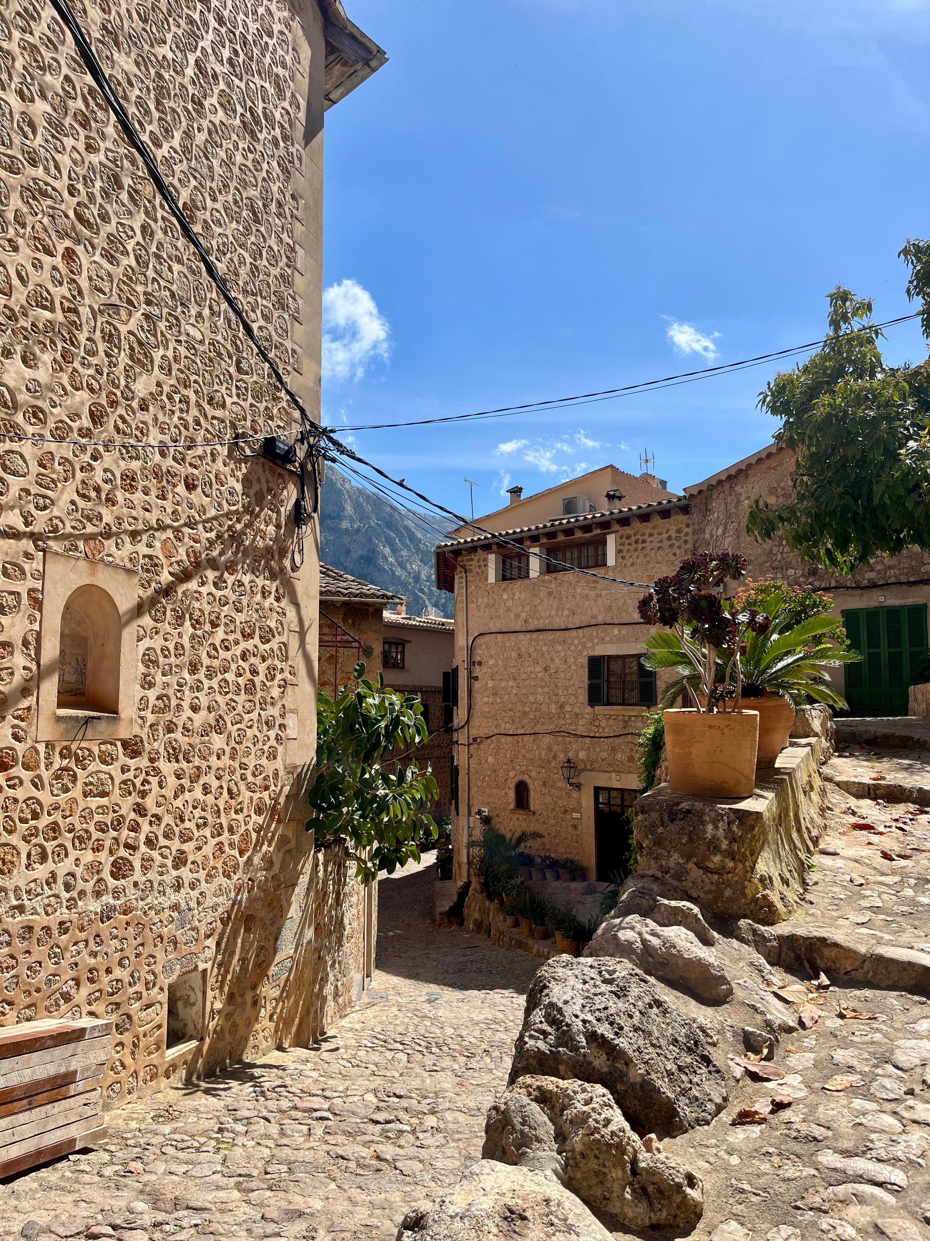 Pueblo en la Serra de Tramuntana